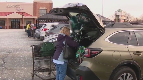 Eagles Super Bowl: Fans pack stores for last-minute supplies ahead of game, winter weather