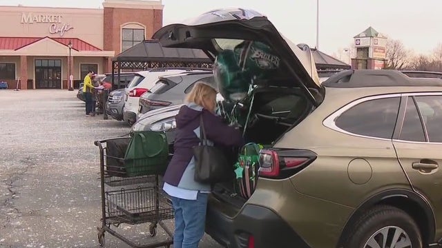 Eagles Super Bowl: Fans pack stores for last-minute supplies ahead of game, winter weather