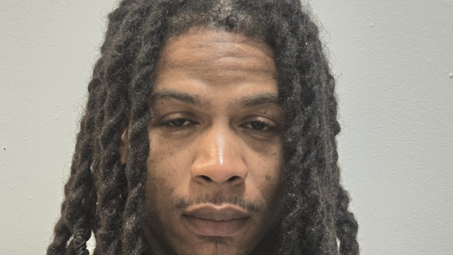 Escaped inmate wanted after climbing 2 fences at Philly prison: Marshals