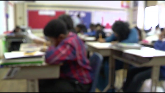 152,000 Philadelphia children live in families earning too little to meet their needs, new report finds