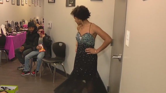 Prom shopping: Saying yes to the dress with help of former Eagles QB Ron Jaworski's foundation