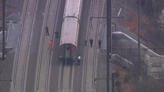 3 family members struck by train and killed in Bucks County: officials