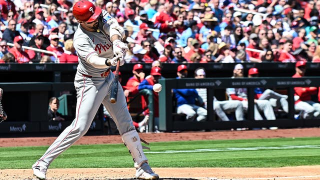 Phillies turn 5 double plays in 4-1 win over Cardinals