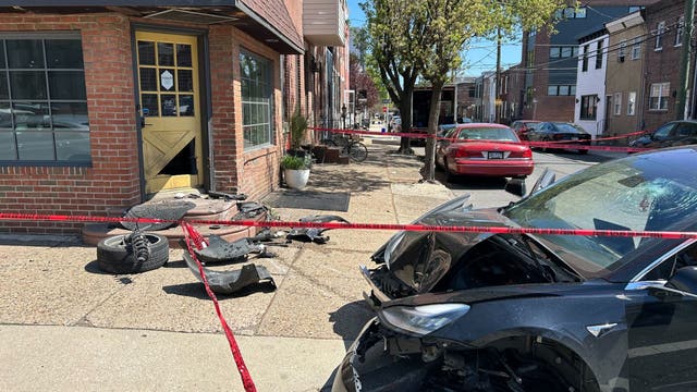Driver flashes handgun during road rage dispute over lane change in Philadelphia: police