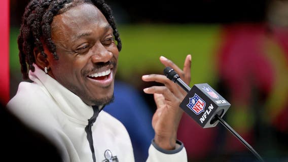 AJ Brown, girlfriend Kelsey Riley get engaged with live John Legend performance