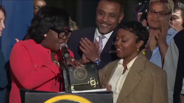 Philadelphia honors Quinta Brunson with key to the city, mural at alma mater
