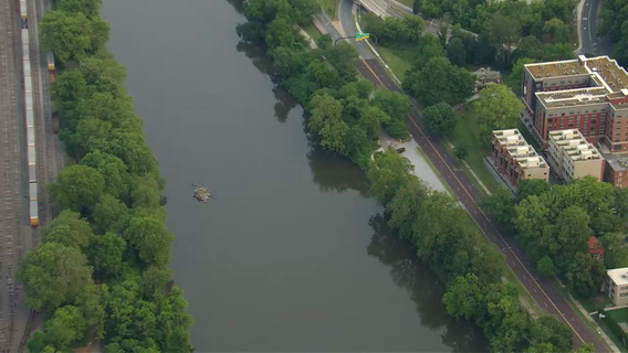 Officers injured rescuing person from overturned canoe in Schuylkill River