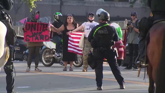 'No Kings Day' protest in Philadelphia: Thousands pack Benjamin Franklin Parkway