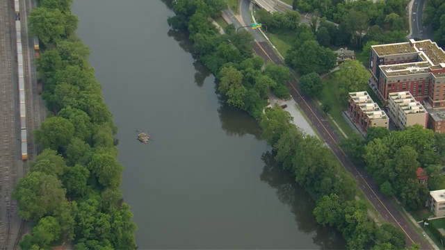 Officers injured rescuing person from overturned canoe in Schuylkill River