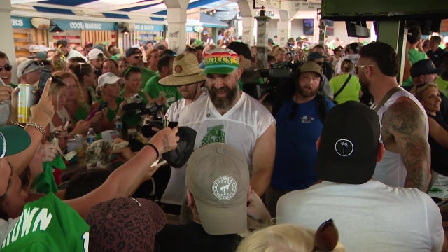 Jason Kelce bartends at annual fundraiser in Sea Isle City