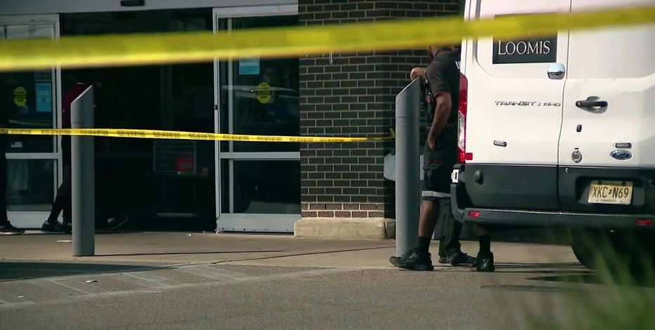 Loomis armored truck driver robbed while making delivery at Aldi in Lawncrest : police