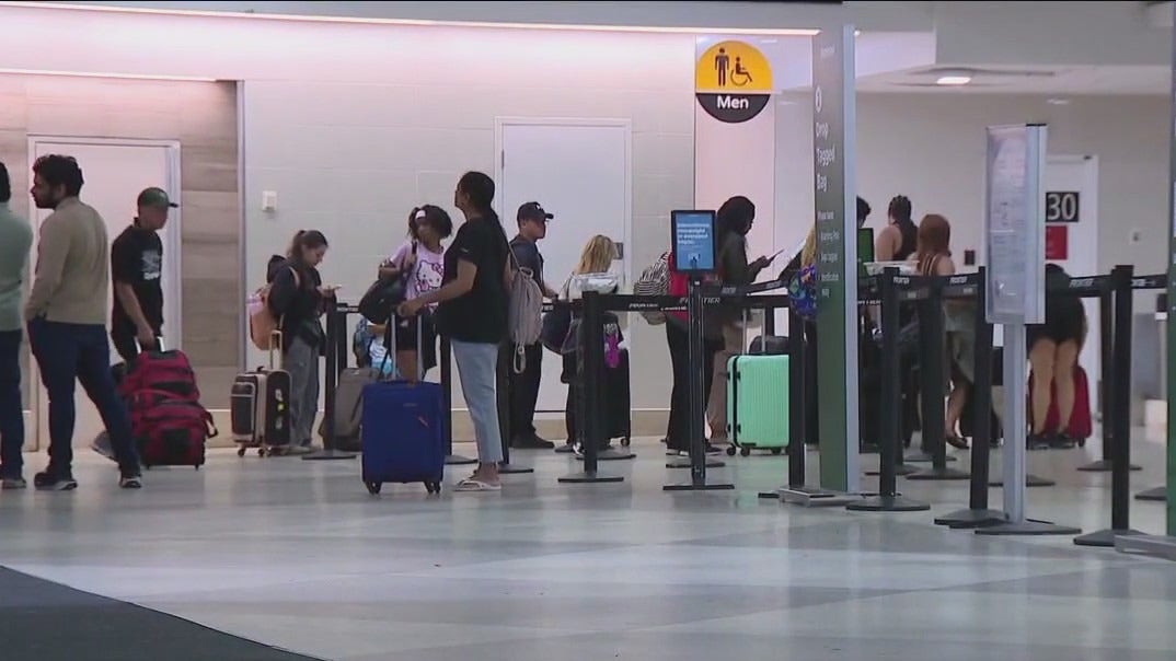 Philadelphia International Airport temporarily closes 2 TSA checkpoints amid worker shortage