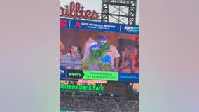 Caught on camera: Phillie Phanatic captured on Phillies Kiss Cam