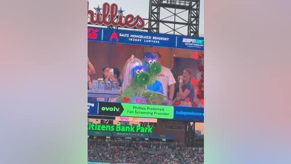 Caught on camera: Phillie Phanatic captured on Phillies Kiss Cam