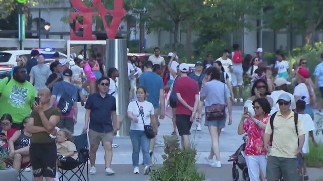 Thousands turn out to celebrate 4th of July in Philadelphia despite ongoing DC 33 strike