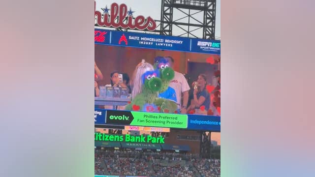 Caught on camera: Phillie Phanatic captured on Phillies Kiss Cam