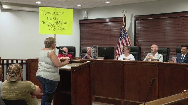 Pemberton residents call for Mayor Tompkins to resign during misconduct meeting