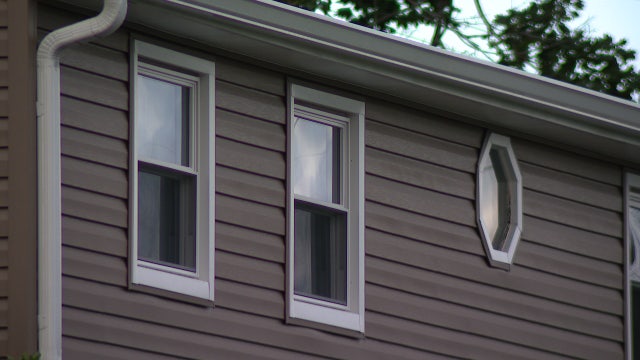 Shootout leaves 1 dead, 2 injured outside home in Levittown: police