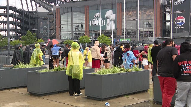 The Weeknd concertgoers, Amtrak passengers, drivers impacted by Philly storms