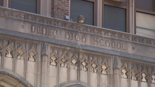 Controversial cell-phone policy at Olney High School sparks debate