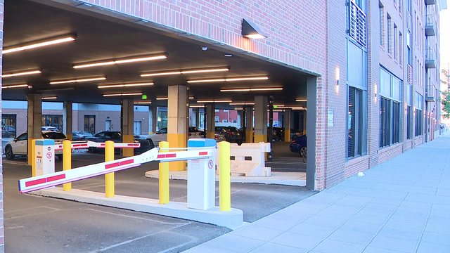 Robbery inside apartment parking garage leaves man shot in Northern Liberties