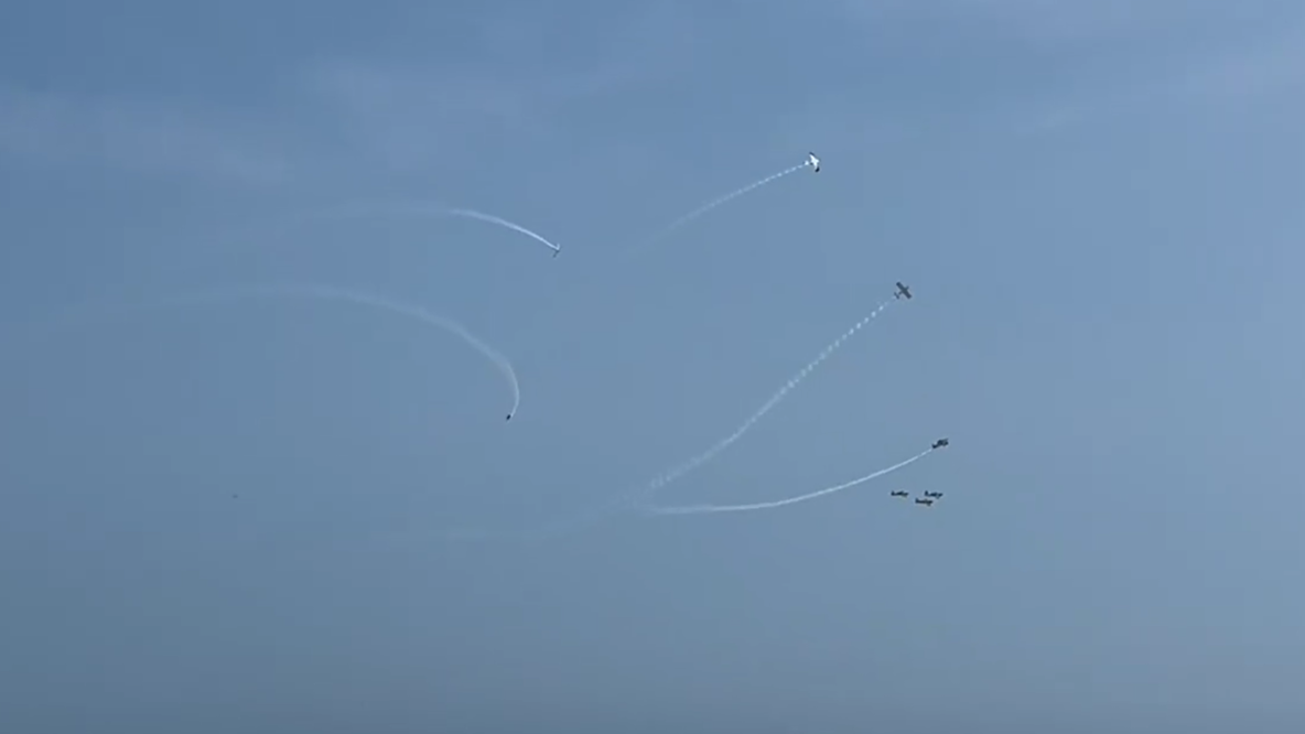Jets roar over Wildwood beaches at "Thunder Over the Waves" air show