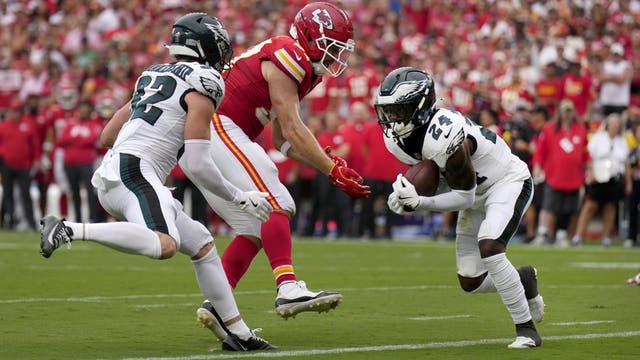 Eagles’ defense shines in Super Bowl rematch as Philly beats the Chiefs 20-17 at Arrowhead Stadium