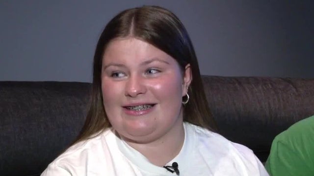 Teen girl's Philly sports team-themed bracelets earns her appearances at players' events