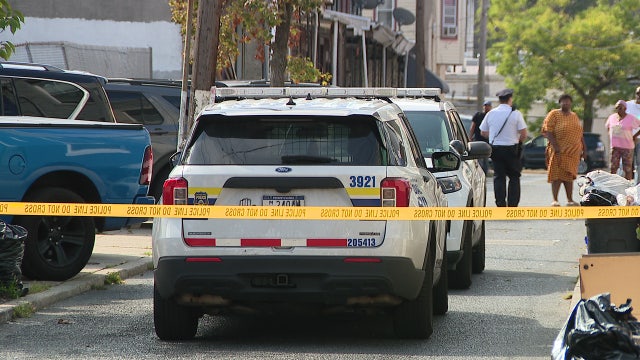 2 deadly daytime shootings happen less than an hour apart in Philadelphia