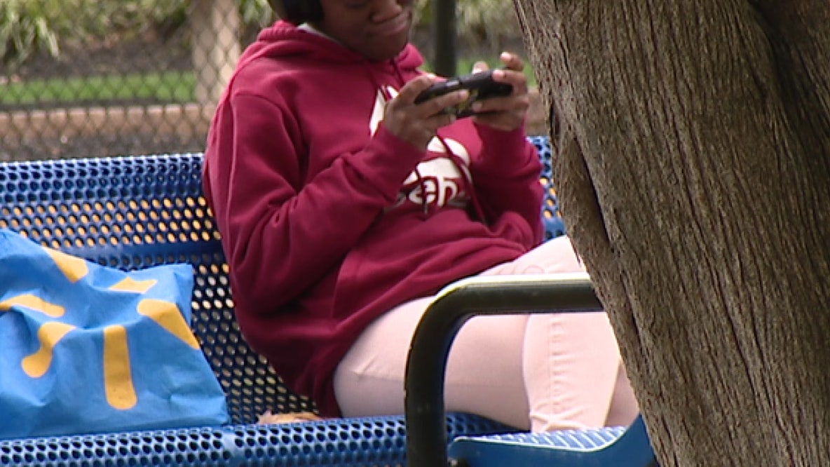 Philadelphia schools use locked pouches to curb phone distractions