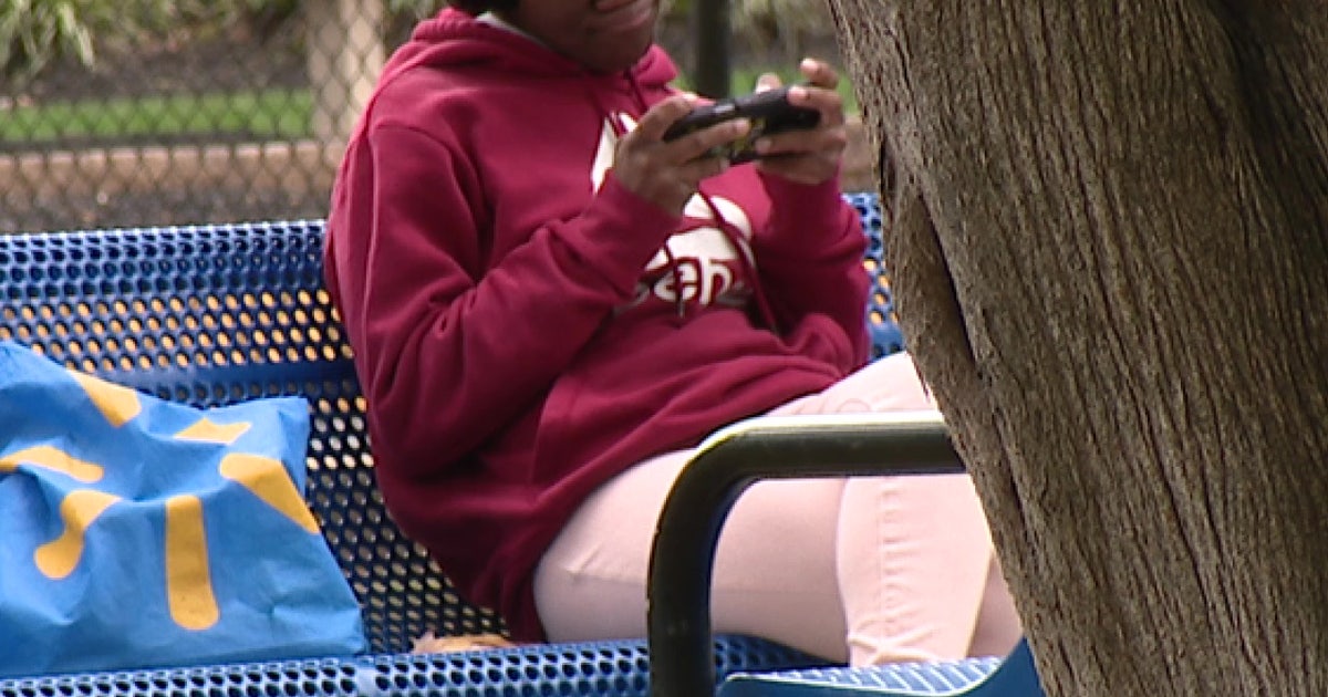 Philadelphia schools use locked pouches to curb phone distractions