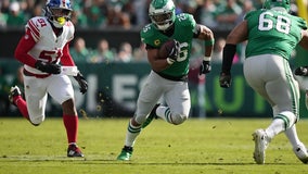 Saquon Barkley breaks out with 150 yards before hurting groin as Eagles pound Giants 38-20