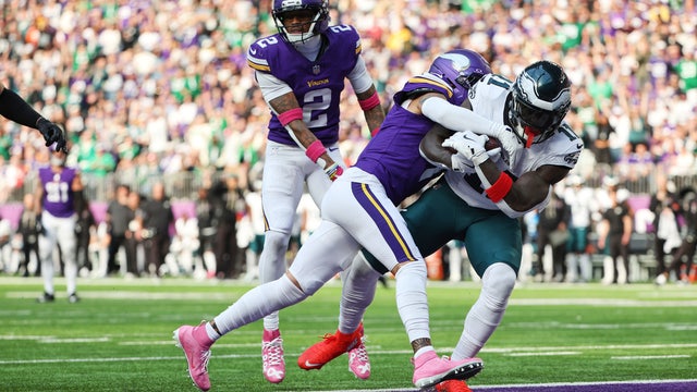 Jalen Hurts jump-starts the Eagles by passing for 326 yards and 3 TDs in a 28-22 win vs. Vikings