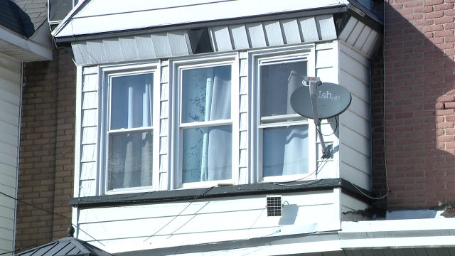 Armed suspect zip ties Philadelphia family in home invasion