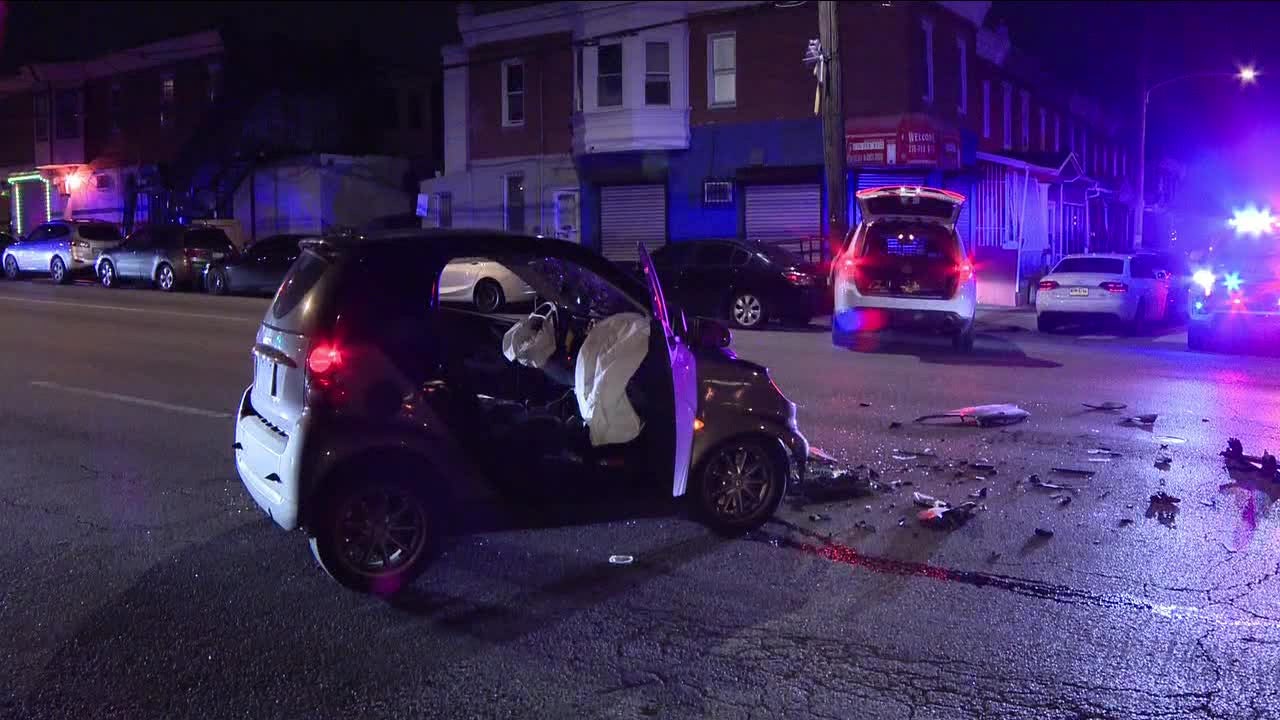 2 Philadelphia police officers hurt in crash with SmartCar in Hunting Park