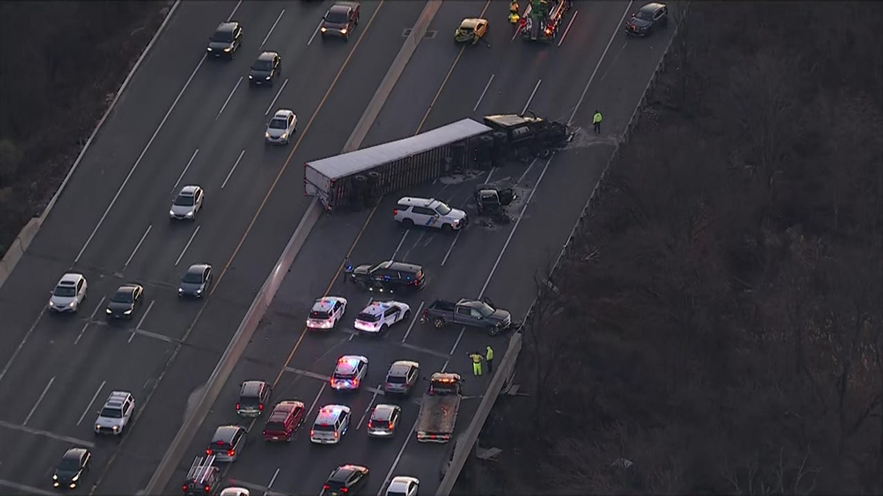 Major crash closes southbound lanes on NJ Turnpike in Mount Laurel