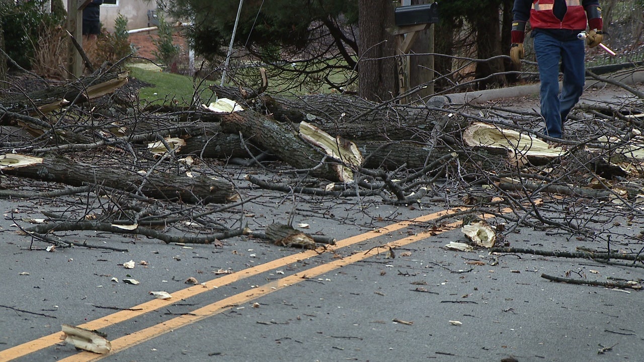Thousands without power as dangerous winds hit before Christmas
