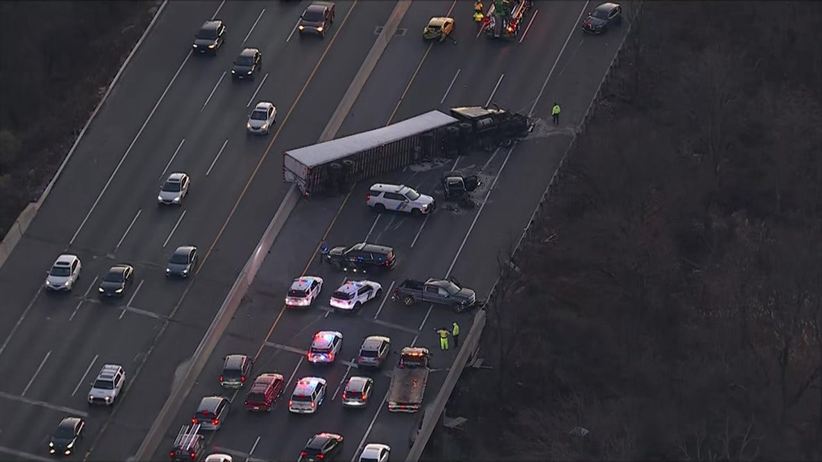 Major crash closes southbound lanes on NJ Turnpike in Mount Laurel
