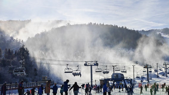 When do Pennsylvania ski mountains open in 2025?
