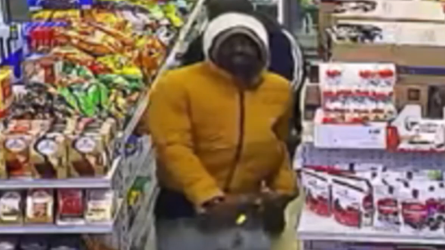 VIDEO: Suspects wanted in Philadelphia armed robbery at 10th and Carpenter