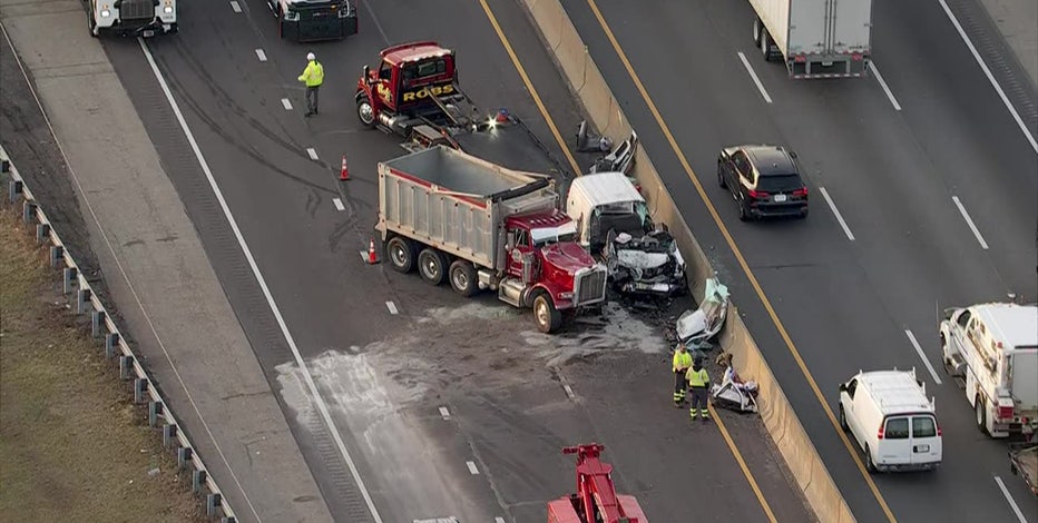 ホイルエラー品　PENSKE 【 DRAG BUS 】フォルクスワーゲン 3 hurt in crash involving dump truck, contractor van on PA