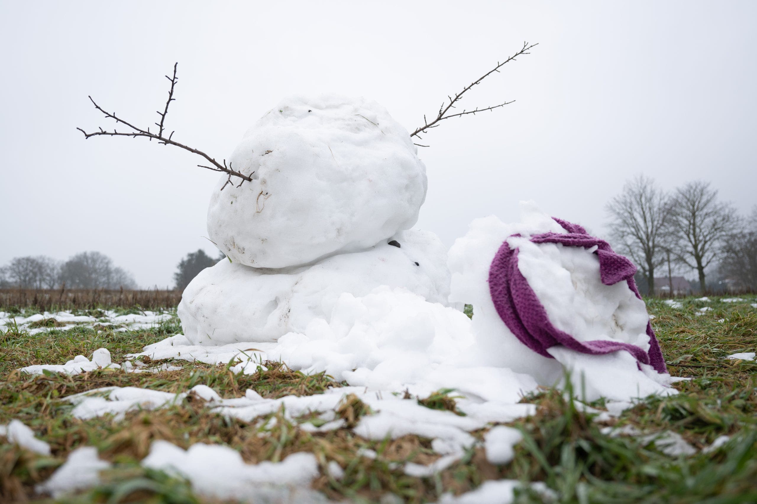 How does snow melt when temperatures are still below freezing?
