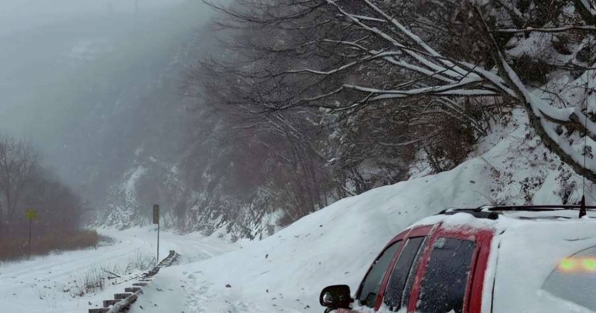 Rare avalanche shuts down Pennsylvania road during winter storm Rare avalanche shuts down Pennsylvania road during winter storm