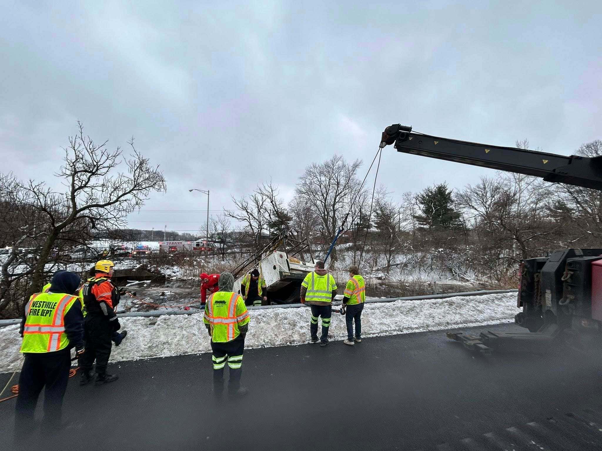 2 rescued from utility truck that crashed, flipped into marsh on 295 in Gloucester County