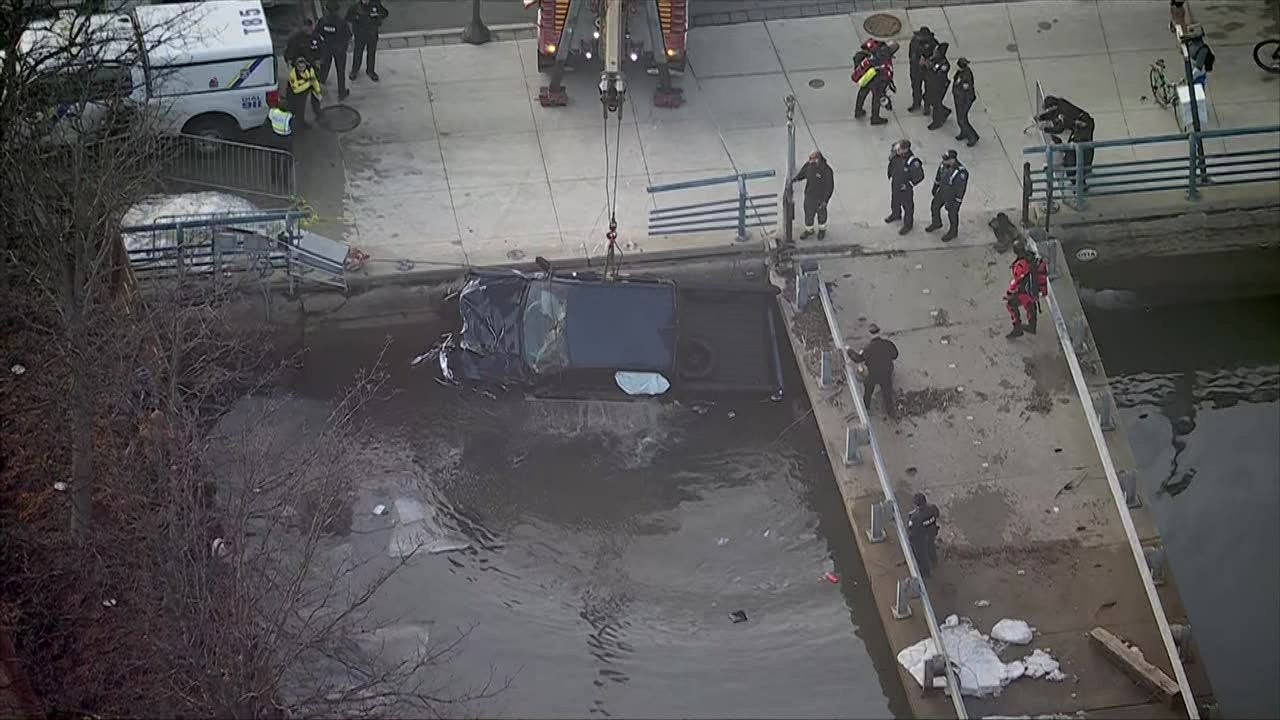 Driver survives after truck plunges into Delaware River: police