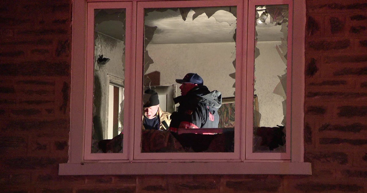 Man dies in overnight house fire in Philadelphia