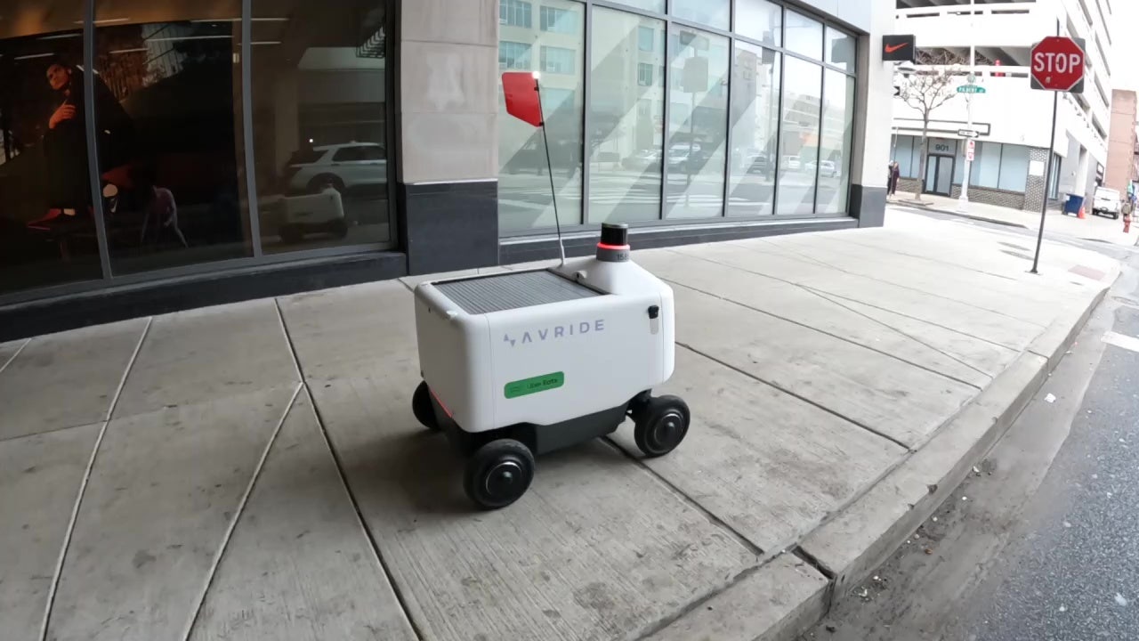 アドレスV125 Uber Eatsでも大活躍、即戦力！です　通勤　通学　足に！GIVIBOX（鍵付き） Uber Eats launches robot food delivery service in Center City