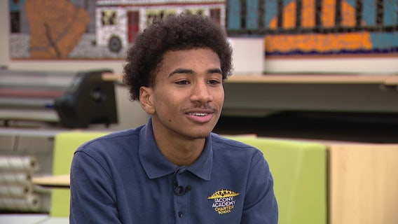 Philly high school junior praised for helping driver in medical distress