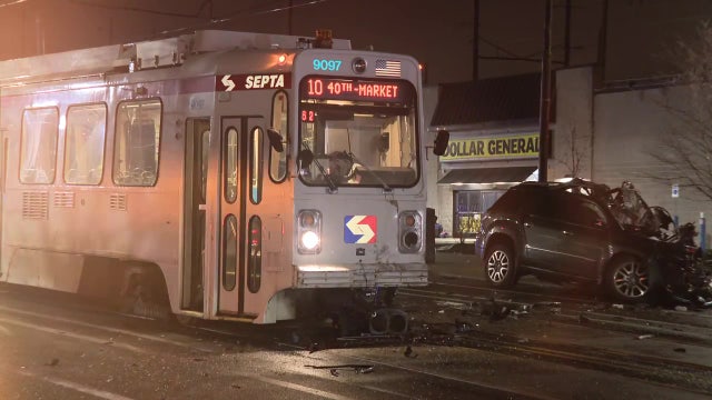 Driver ejected in deadly head-on crash with SEPTA trolley overnight: police