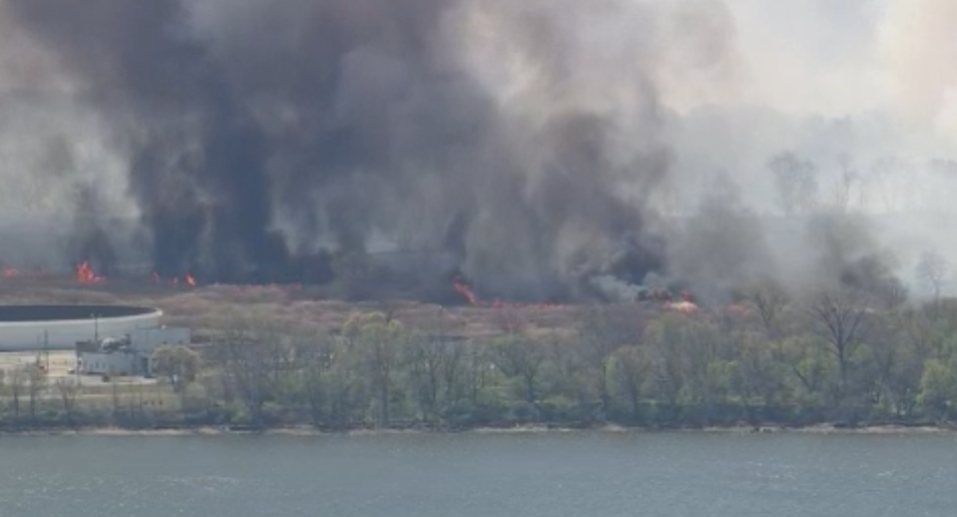 Massive wildfire burning in South Jersey, thick smoke pours into sky as crews respond
